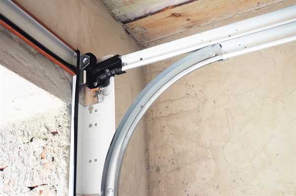 Spring or Cable? How to Know What’s Wrong With Your Garage Door